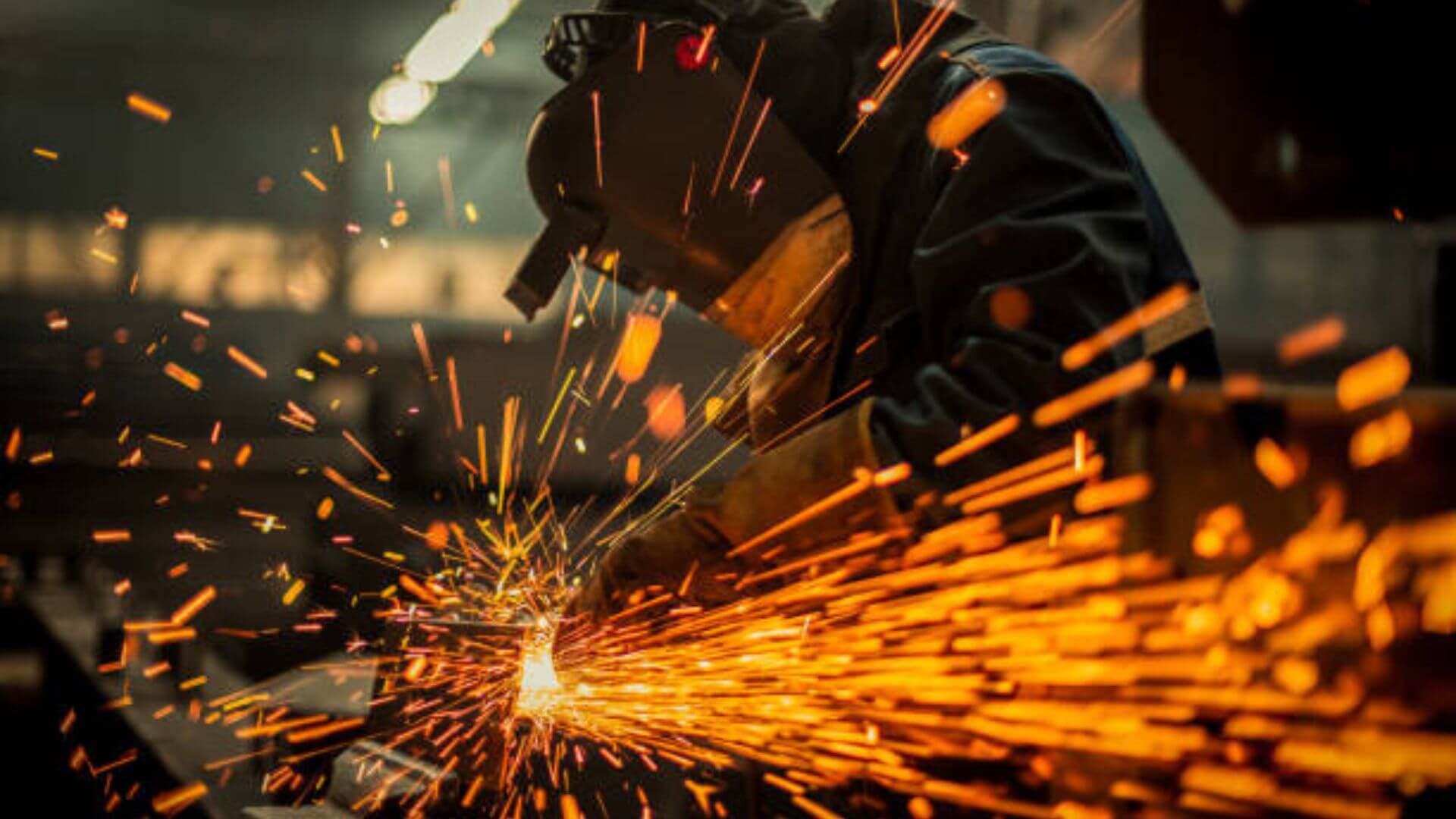 Metal fabrication cost estimate in UAE for 2025 projects. Includes pricing trends, material and labor costs, and budgeting tips for construction and manufacturing.