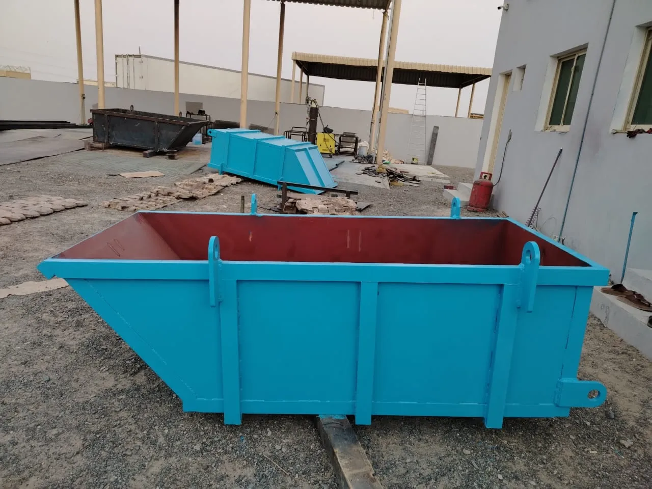 Material lifting bucket fabrication project by Dar Al Fann for construction use