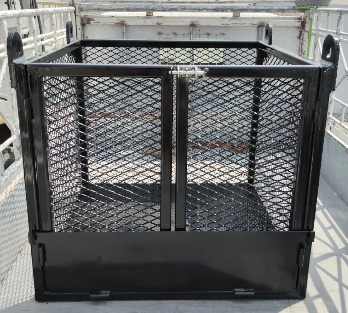 Material Cage designed for safe lifting and transportation of materials
