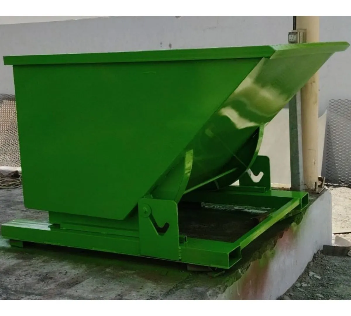 Tipping Skip engineered for heavy-duty construction environments