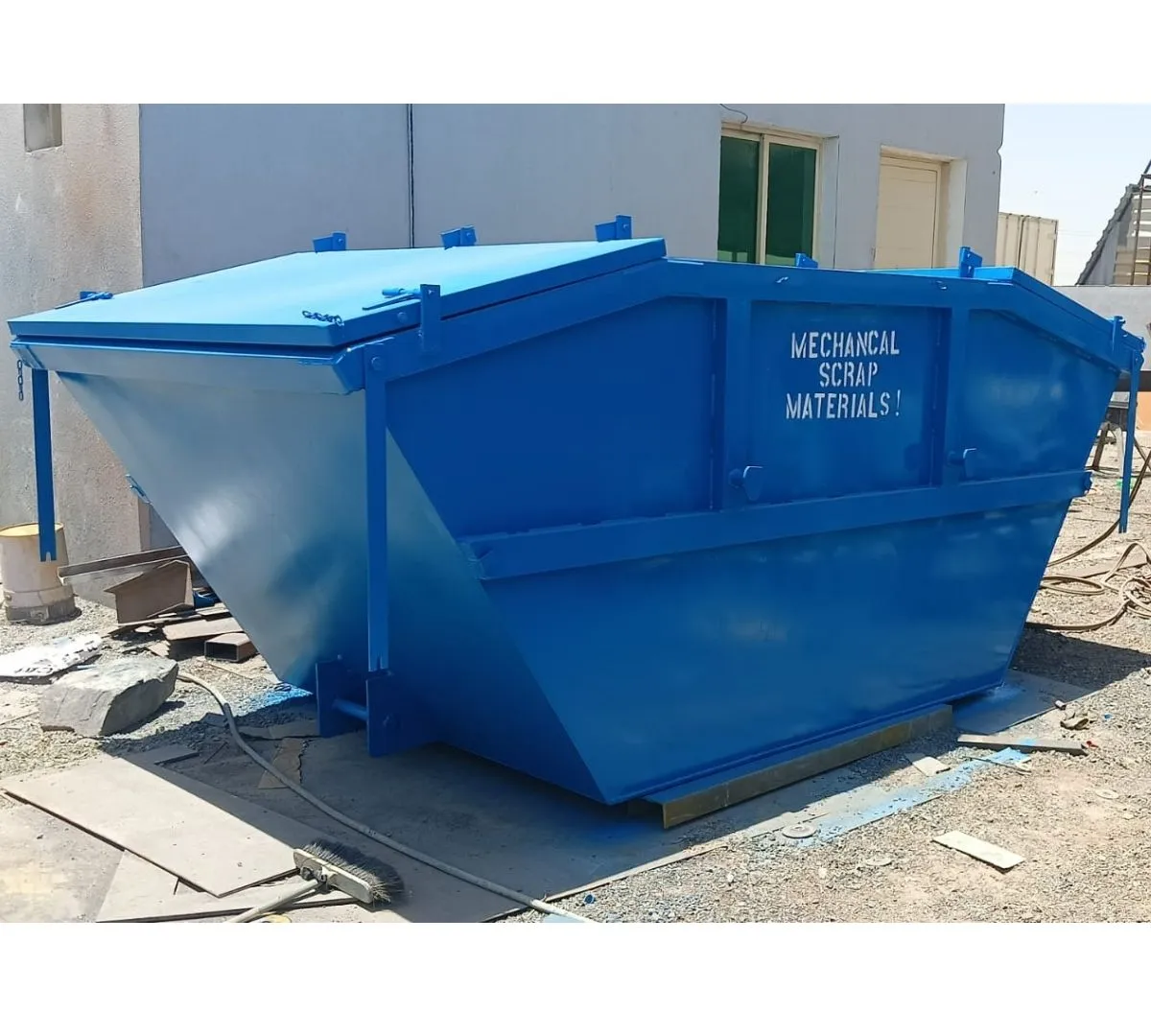Top Closed Skip engineered for heavy-duty construction environments